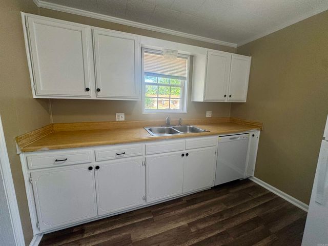 1417 S Bailey St, Jacksonville, AR 72076