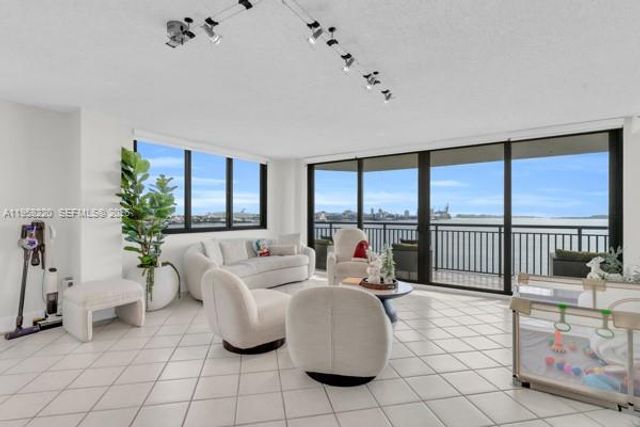 540 Brickell Key Dr 832, Miami, FL 33131