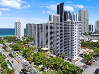 210 174th St M18, Sunny Isles Beach, FL 33160