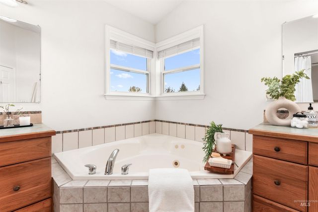 728 N Apricot Pl, Nampa, ID 83687