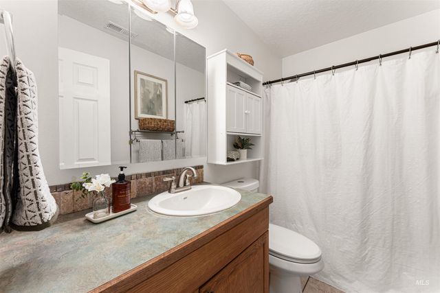 728 N Apricot Pl, Nampa, ID 83687