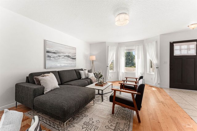 728 N Apricot Pl, Nampa, ID 83687