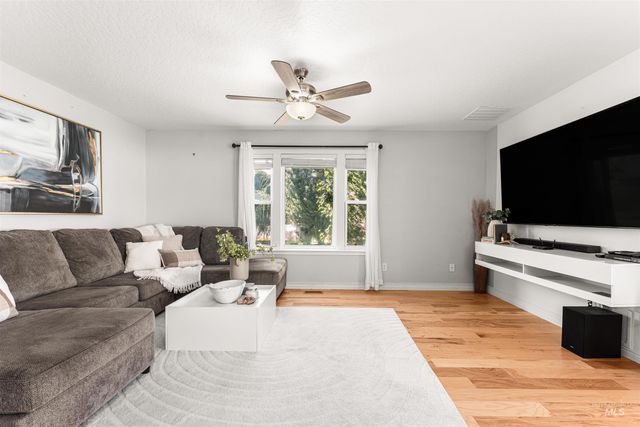 728 N Apricot Pl, Nampa, ID 83687