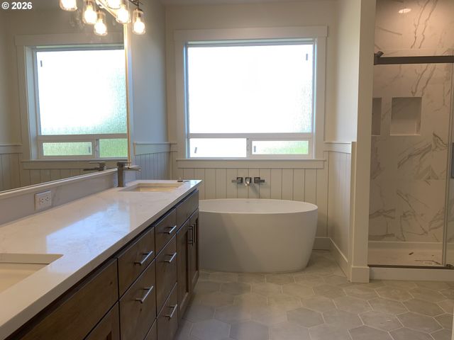 1892 S HOLLY St, Canby, OR 97013