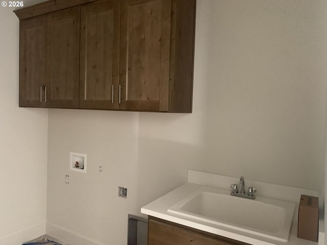 1892 S HOLLY St, Canby, OR 97013