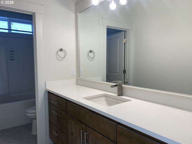 1892 S HOLLY St, Canby, OR 97013