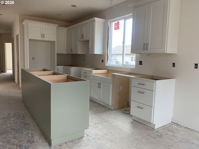 1892 S HOLLY St, Canby, OR 97013