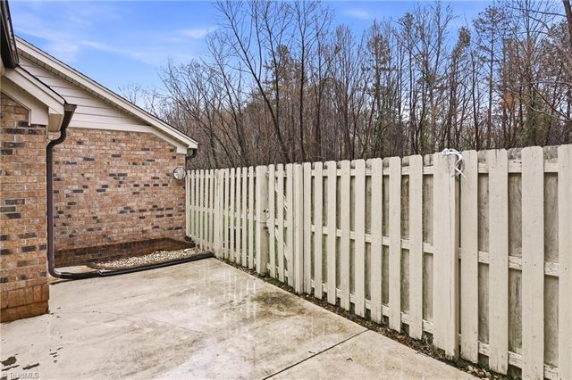 4855 Sterling Brooke Lane, Winston-salem, NC 27103