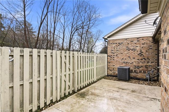 4855 Sterling Brooke Lane, Winston-salem, NC 27103