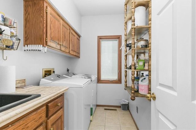 2525 SE Nottingham Drive, Lee's Summit, MO 64063