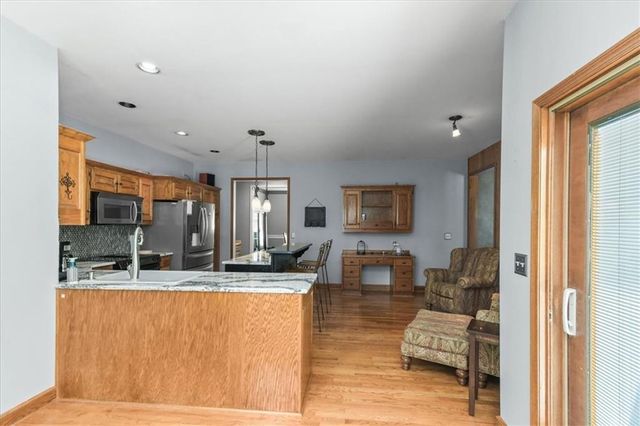 2525 SE Nottingham Drive, Lee's Summit, MO 64063