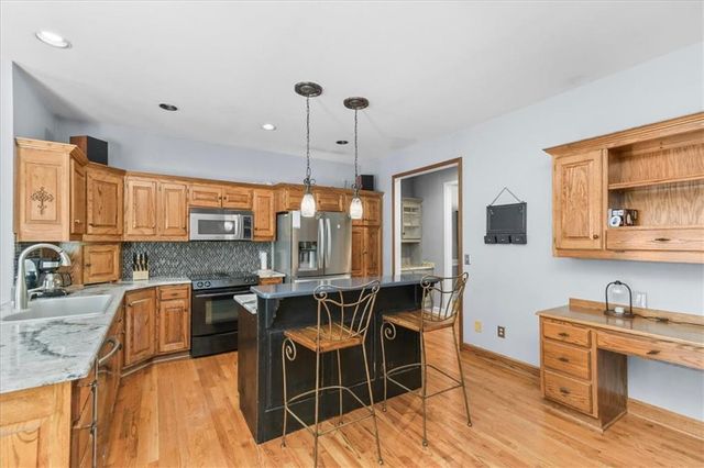 2525 SE Nottingham Drive, Lee's Summit, MO 64063