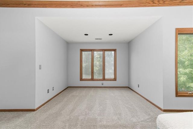 2525 SE Nottingham Drive, Lee's Summit, MO 64063