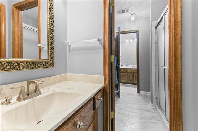 2525 SE Nottingham Drive, Lee's Summit, MO 64063