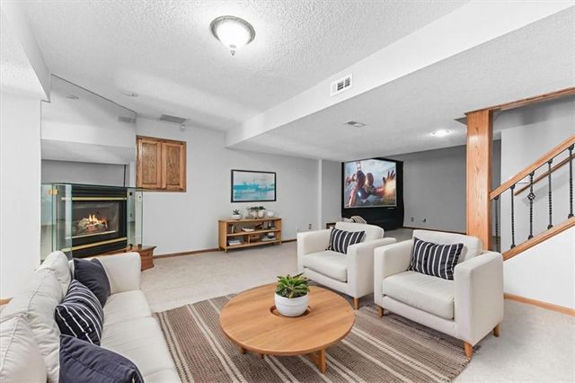 2525 SE Nottingham Drive, Lee's Summit, MO 64063