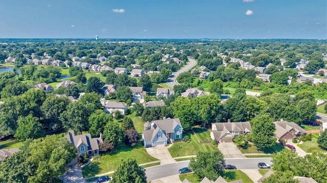 2525 SE Nottingham Drive, Lee's Summit, MO 64063