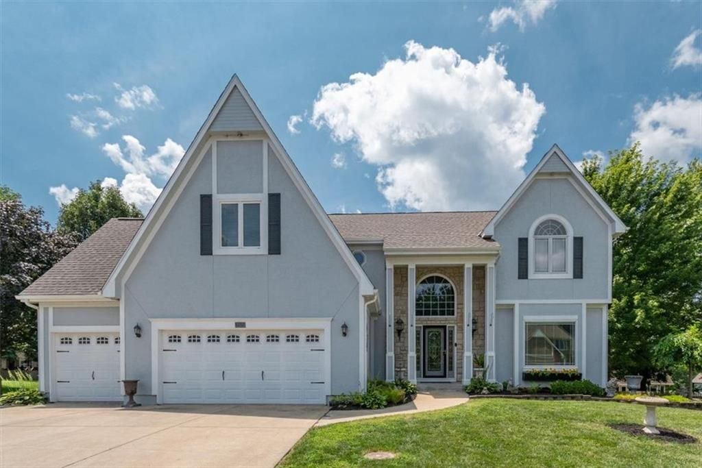 2525 SE Nottingham Drive, Lee's Summit, MO 64063