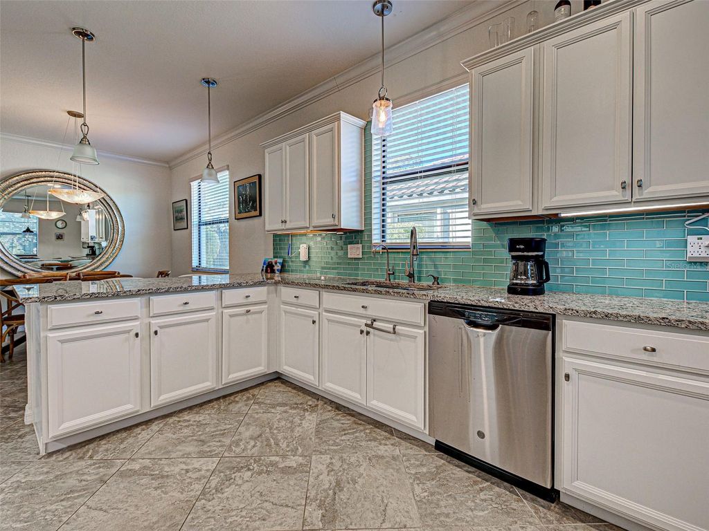 Image 14 of property listing at 12781 CINQUETERRE DRIVE, Venice, FL 34293