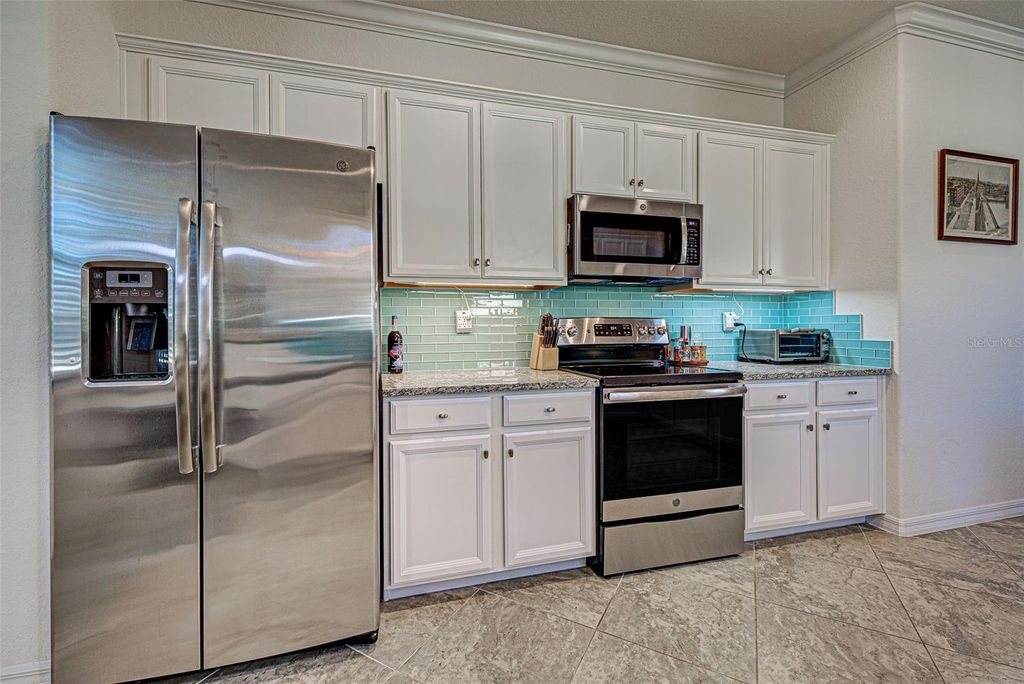 Image 15 of property listing at 12781 CINQUETERRE DRIVE, Venice, FL 34293