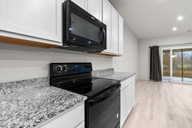 12038 Wooden Trace Dr, Louisville, KY 40229