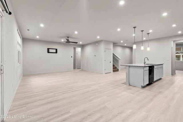 12038 Wooden Trace Dr, Louisville, KY 40229