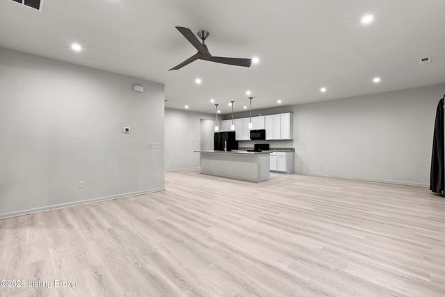 12038 Wooden Trace Dr, Louisville, KY 40229