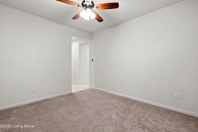 12038 Wooden Trace Dr, Louisville, KY 40229