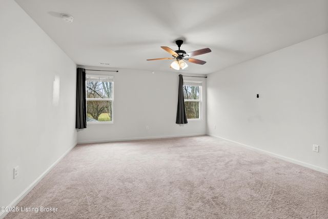 12038 Wooden Trace Dr, Louisville, KY 40229