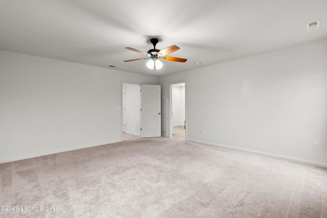 12038 Wooden Trace Dr, Louisville, KY 40229