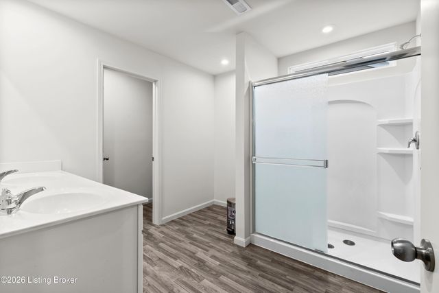 12038 Wooden Trace Dr, Louisville, KY 40229