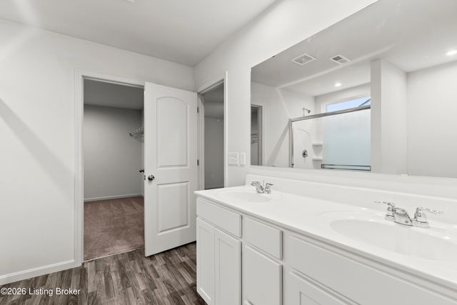 12038 Wooden Trace Dr, Louisville, KY 40229