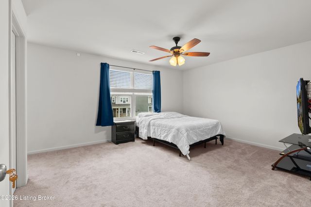 12038 Wooden Trace Dr, Louisville, KY 40229