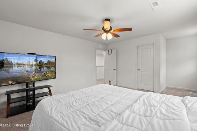 12038 Wooden Trace Dr, Louisville, KY 40229