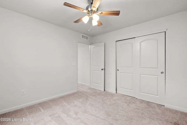 12038 Wooden Trace Dr, Louisville, KY 40229