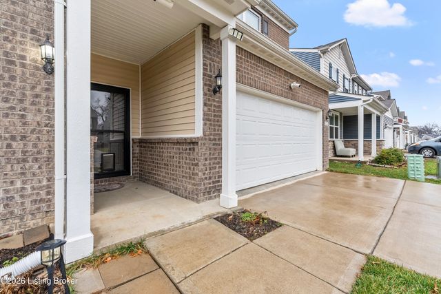 12038 Wooden Trace Dr, Louisville, KY 40229