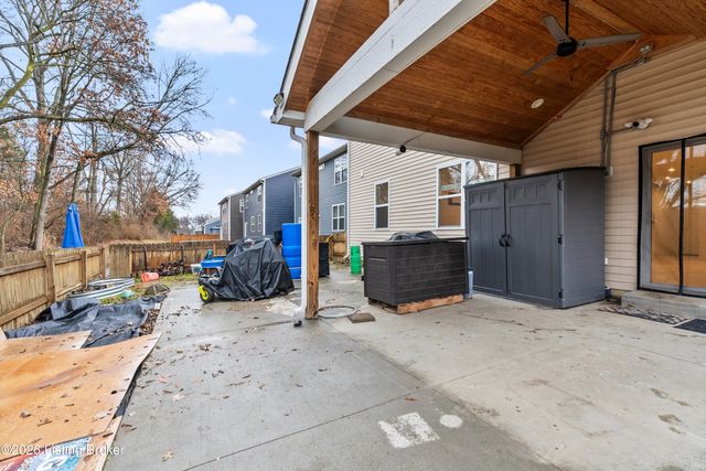 12038 Wooden Trace Dr, Louisville, KY 40229