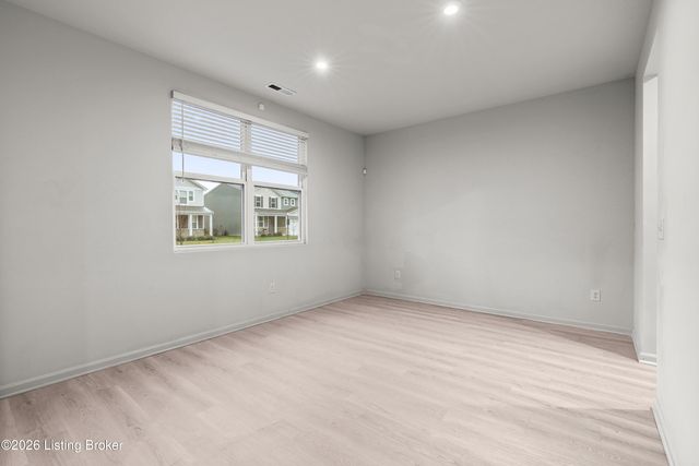 12038 Wooden Trace Dr, Louisville, KY 40229