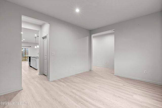 12038 Wooden Trace Dr, Louisville, KY 40229