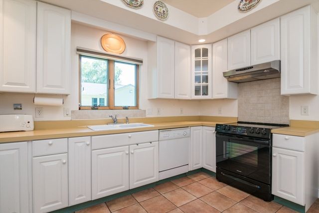 62 Fairview Ave, Northampton, MA 01060