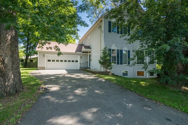 62 Fairview Ave, Northampton, MA 01060