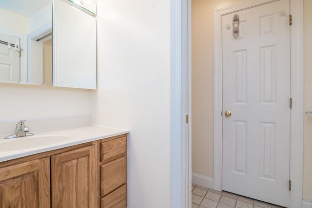 62 Fairview Ave, Northampton, MA 01060