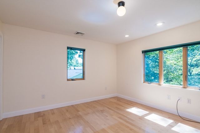 62 Fairview Ave, Northampton, MA 01060