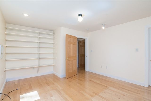 62 Fairview Ave, Northampton, MA 01060