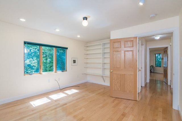 62 Fairview Ave, Northampton, MA 01060