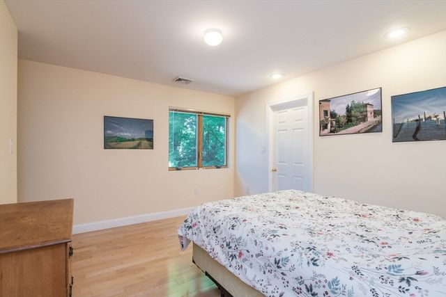 62 Fairview Ave, Northampton, MA 01060