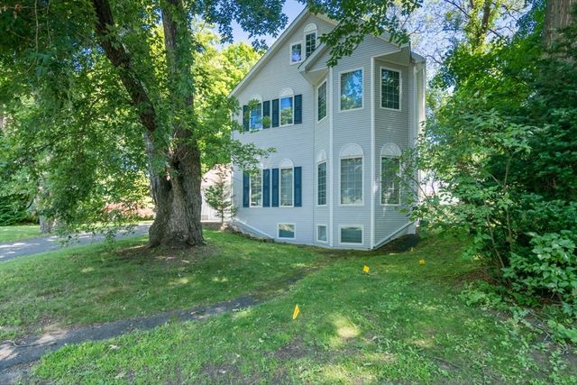 62 Fairview Ave, Northampton, MA 01060