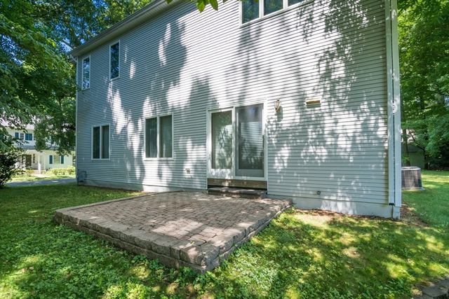 62 Fairview Ave, Northampton, MA 01060