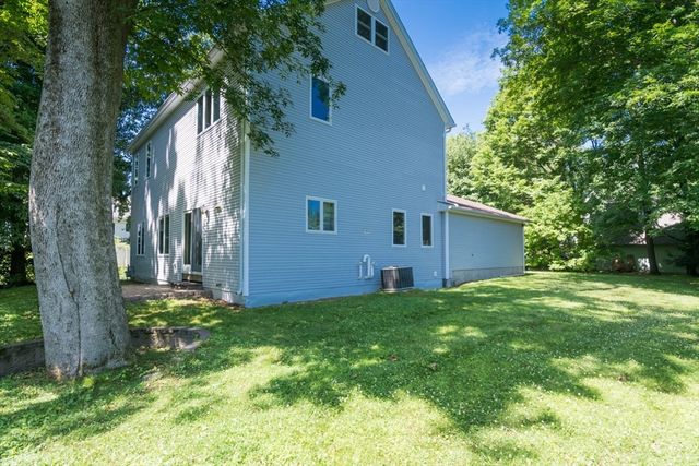 62 Fairview Ave, Northampton, MA 01060