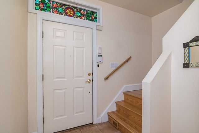 62 Fairview Ave, Northampton, MA 01060