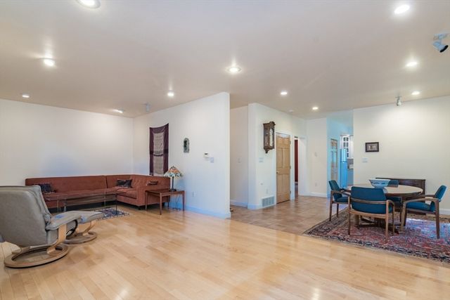 62 Fairview Ave, Northampton, MA 01060